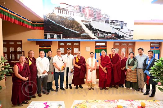 visit of Rinchen Lhamo la NCM 4Apr2022